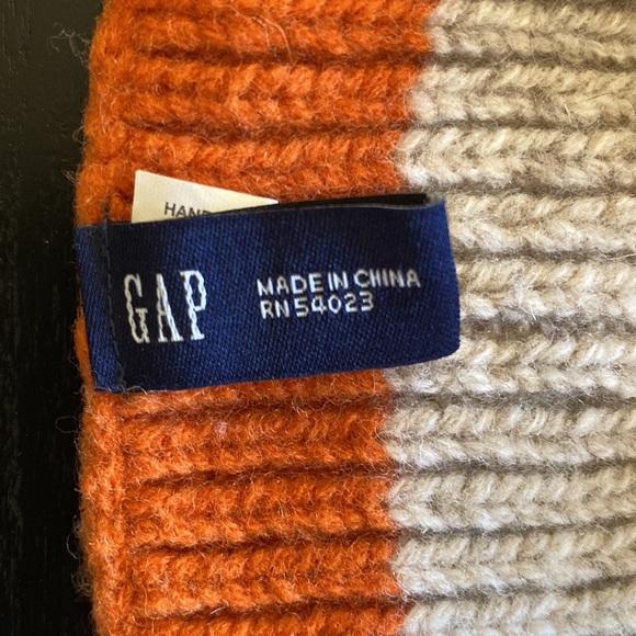 GAP Scarf - Picture 4 of 4